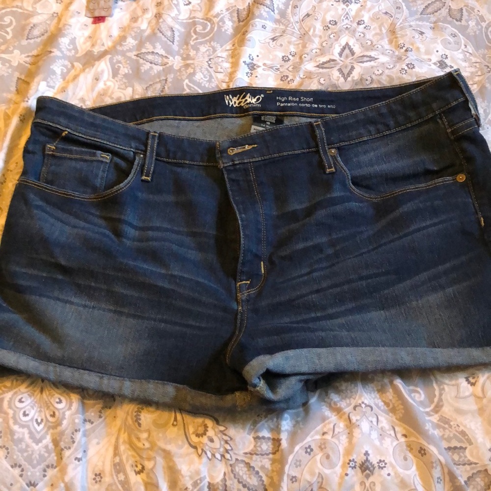 Women’s Mossimo shorts